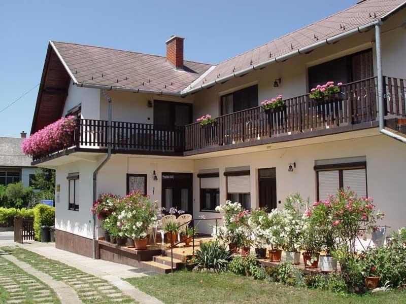 Apartman Berki Margit Хевиз Экстерьер фото